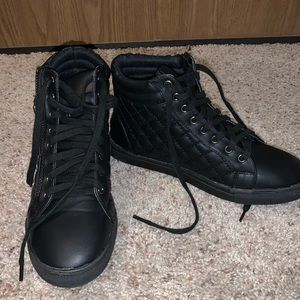 Black quilted gym shoes